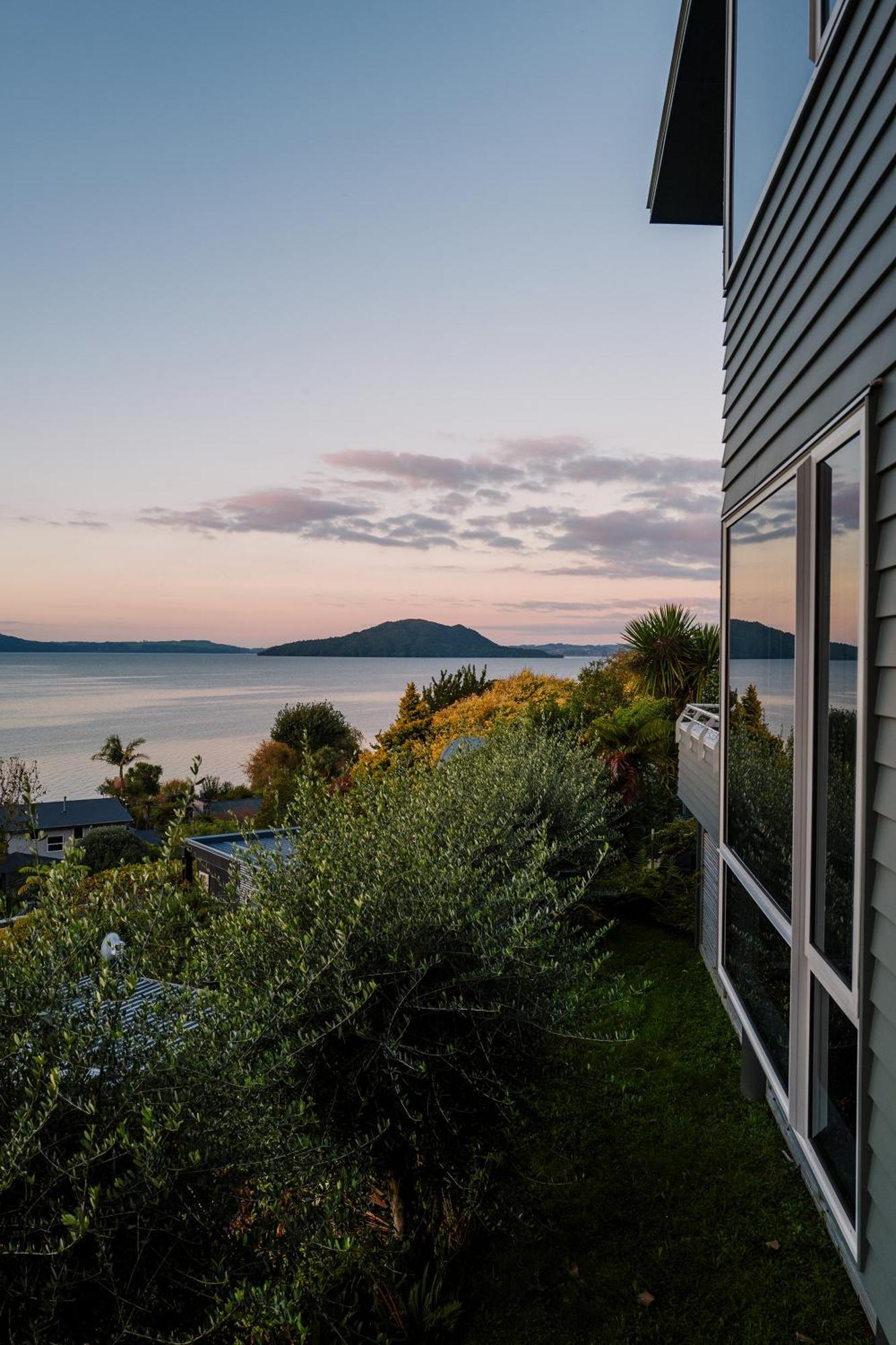Rotorua Serenity Lakeview Retreat Exterior photo